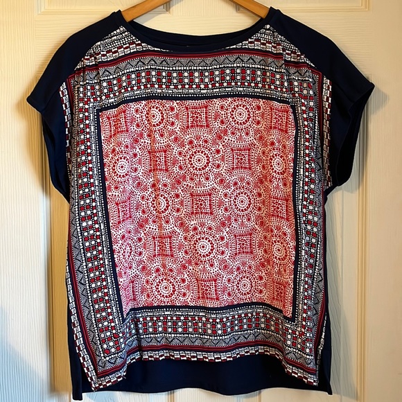 $5 for $15 Women’s red, white and blue blouse - Picture 1 of 3